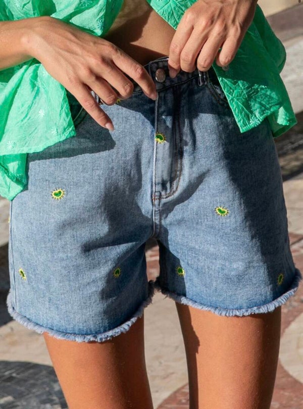 Short en jeans brodé