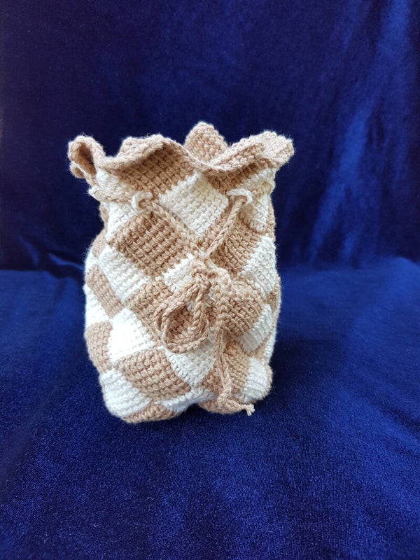 Garnbeutel beige mit Rautenmuster