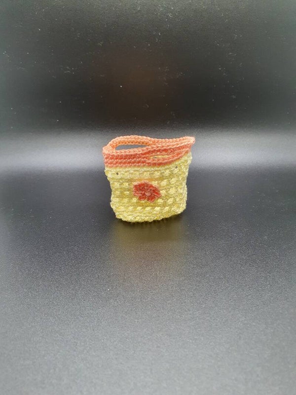 Gehäkeltes Mini-Korbtäschli