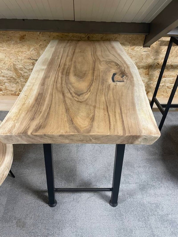 Bureau tafel van boomstamblad 132bij gem 67 en 6cm dik