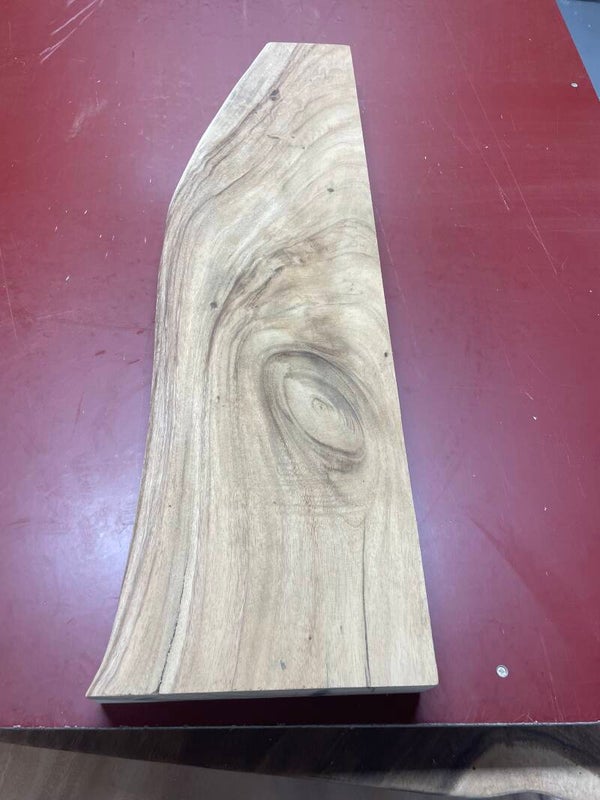 Restant Suar plank van 81cm bij gem 23cm ,6cm dik