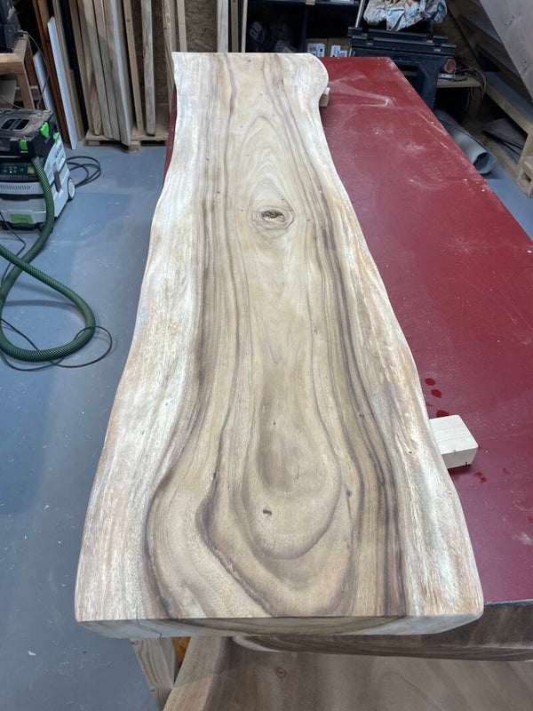 Boomstam plank, Suar 220cm bij gem 50cm en 6cm dik