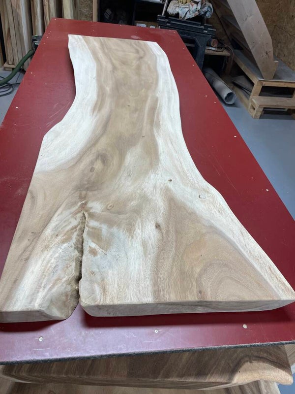Suar blad max 180cm bij max 66cm min 46cm en 6cm dik