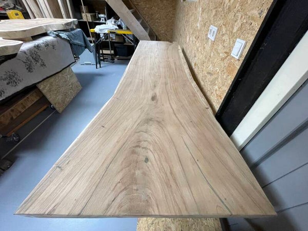 Boomstam plank, Suar ca 220  bij max 81cm en min 61cm en 6cm dik