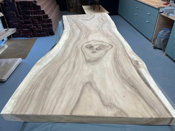 Suar boomstam blad ca 200cm bij max 83cm min 64cm