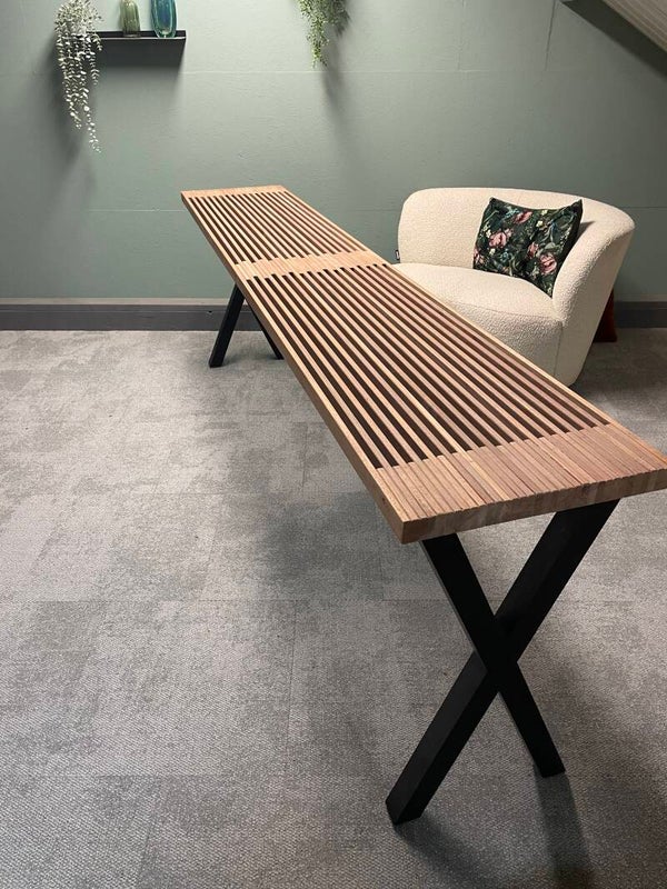 Sidetable Red Balau 237cm lang, 42,5cm diep en 75cm hoog