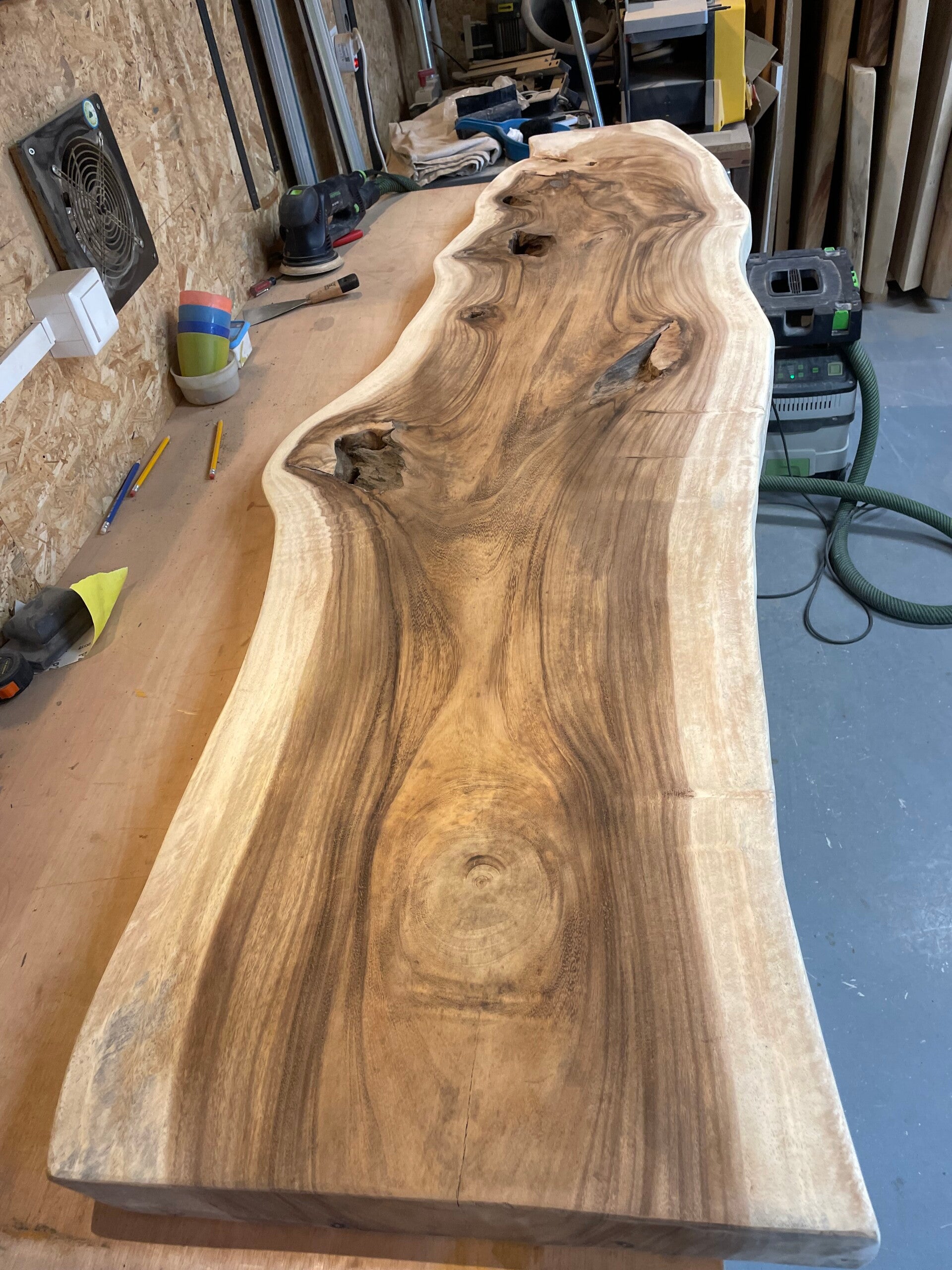 Boomstamplank Suar, 210cm bij gem 48cm en 6cm dik