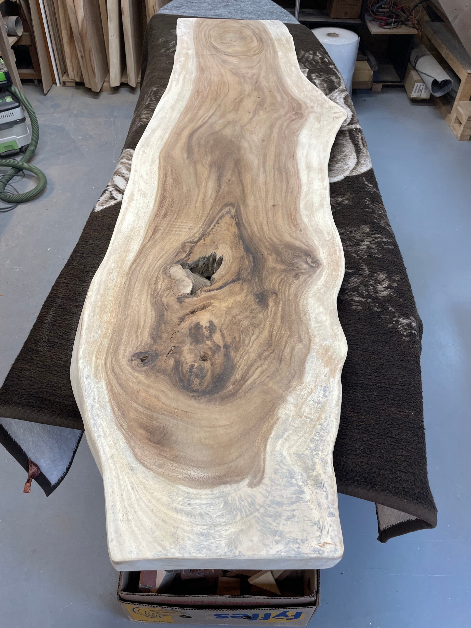 Suar blad 210 bij  gem 47cm, 5cm dik