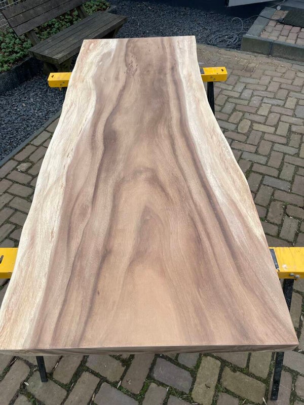 Suar blad 181cm bij max 74cm min 67cm, 6 cm dik