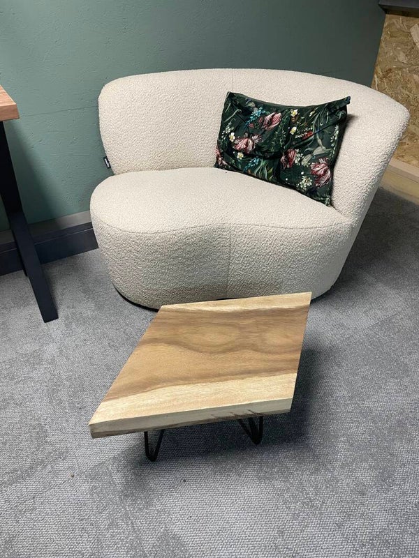 Bijzettafel 47cm bij 42cm en 6cm dik
