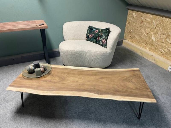 Suar boomstam salontafel ca 150cm bij gem 55cm en 5cm dik