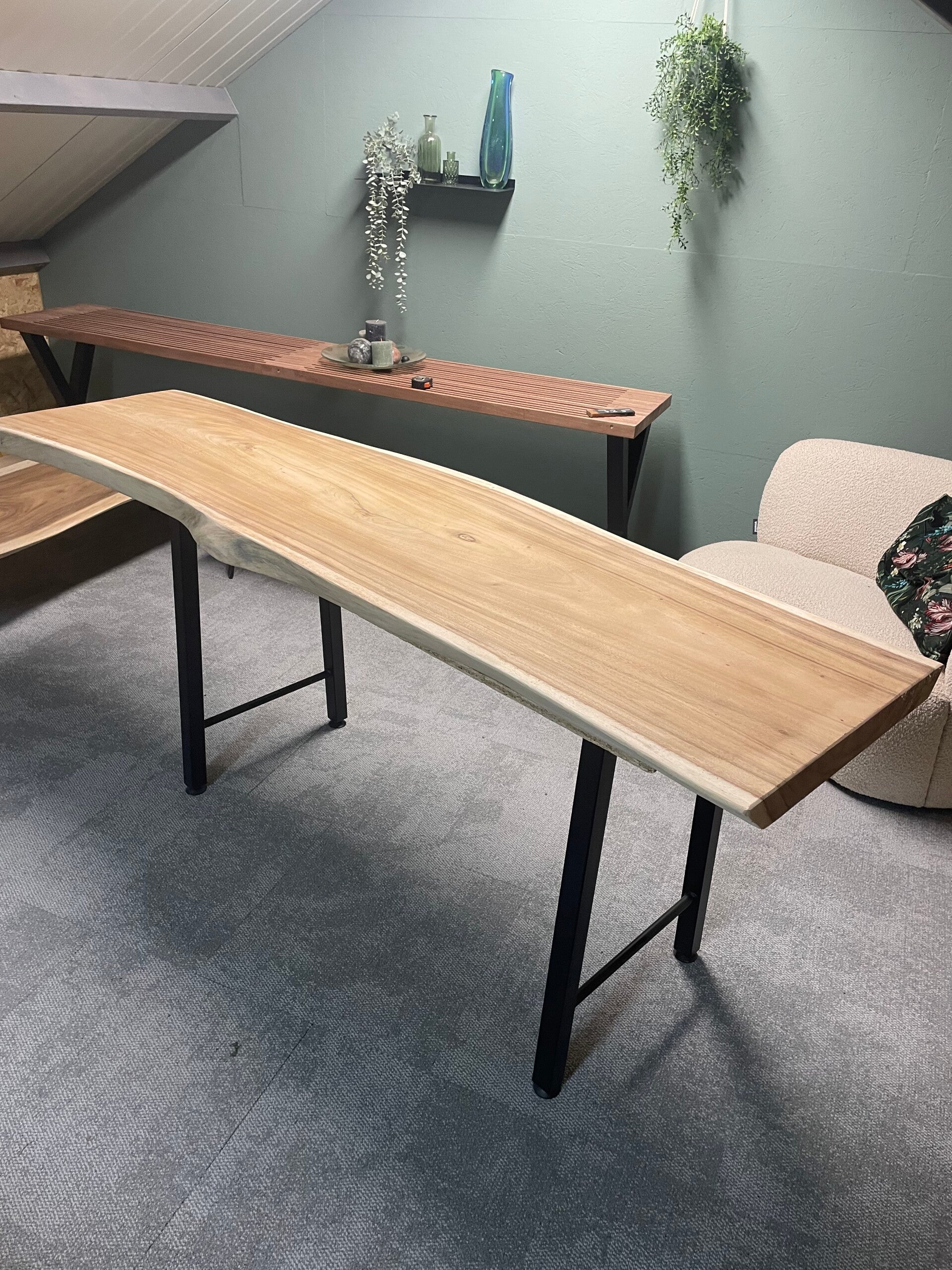 Bureau tafel van boomstamblad 200cm bij 55/63/52cm en 6cm dik
