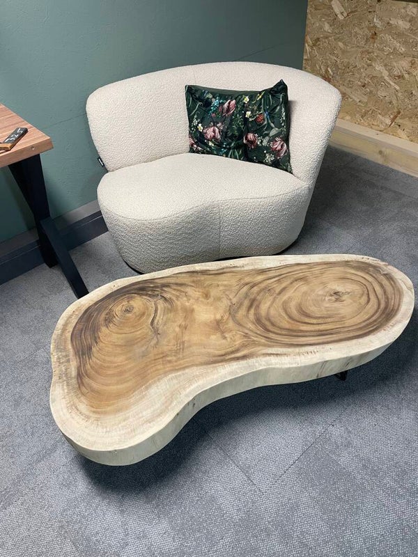 Salontafel suar boomstamblad, ca 126cm bij max 67cm ,8cm dik