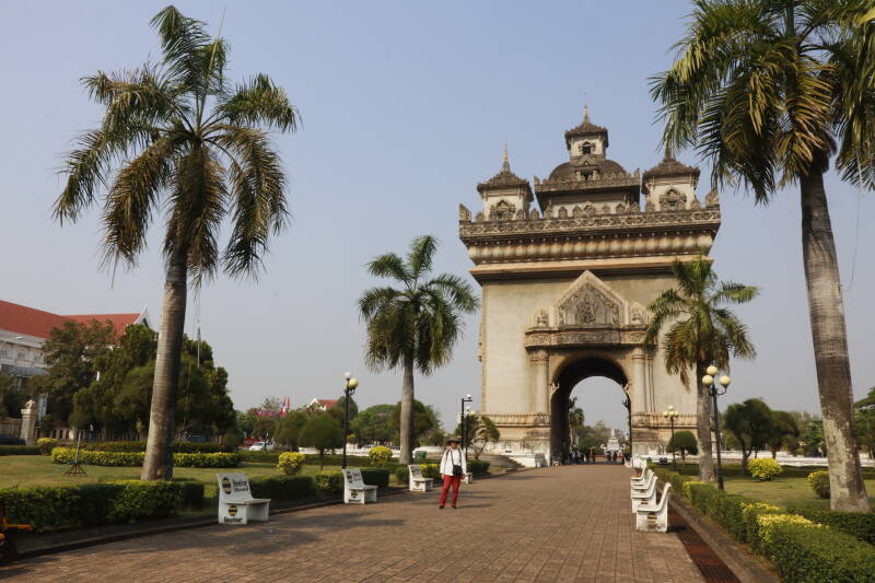 Vientiane, Putaxai monument 