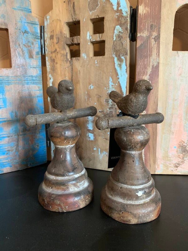 Vogeltje op schaakstuk