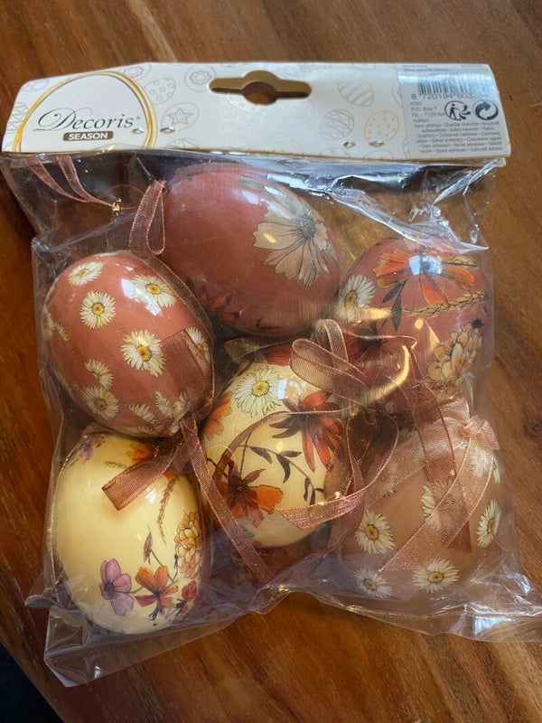 Paaseitjes donkere droogbloemen print