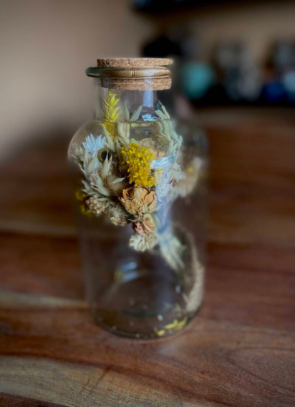 Melkbus vaasje met gele droogbloemen - 20cm x 9cm