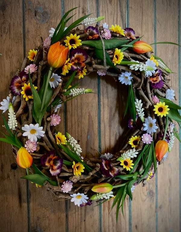 Zijdebloemen op houten krans | 40cm