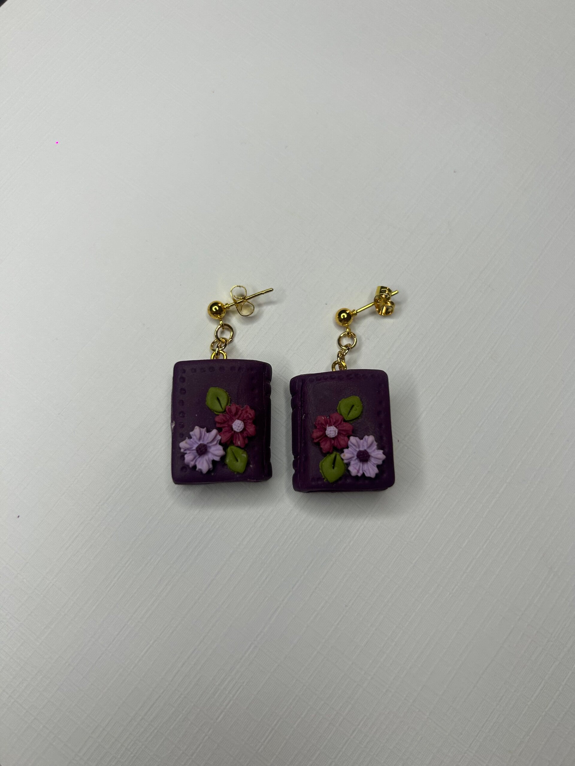 CUENTO Morado
