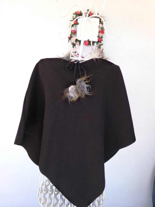 Pancho Noir tissus à capuche moumoute multicolore