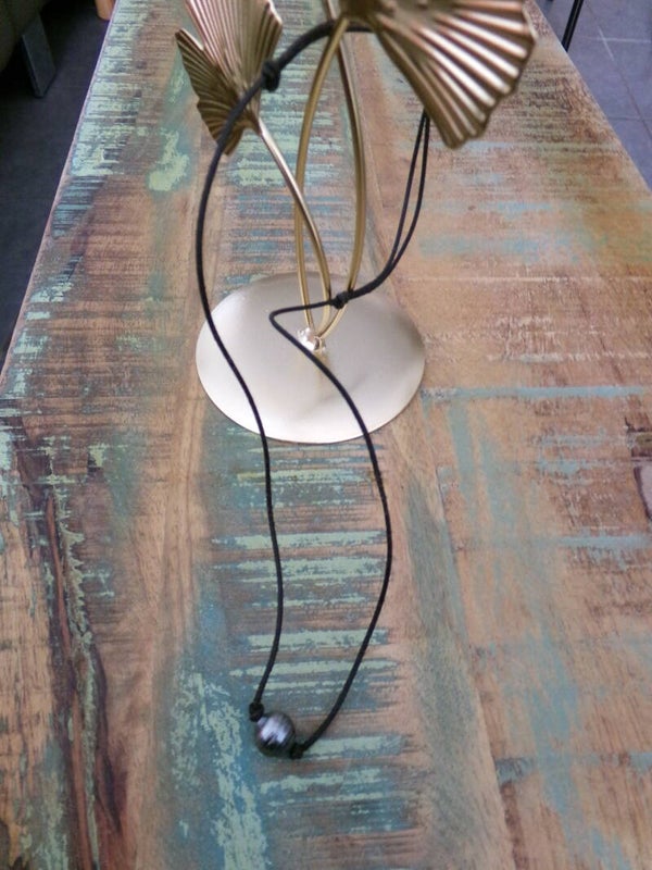 Collier Ficelle et perle noire Neuf