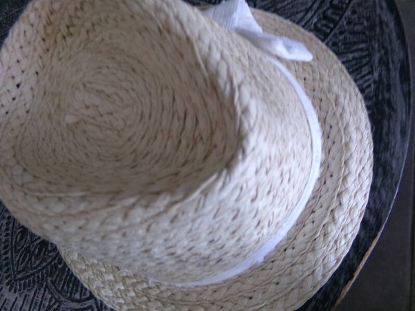 Chapeau de Paille orné d'un noeud blanc et argent Taille 52 NEUF