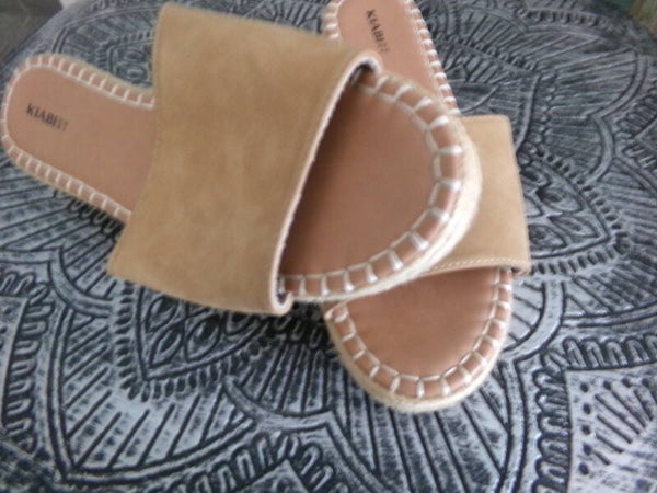 Claquettes cuir beige KIABI Taille 37 Neuf