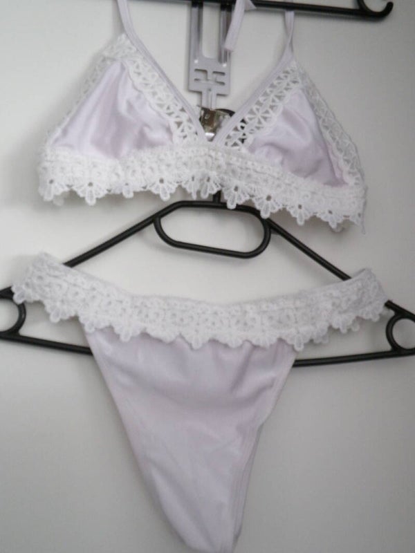 Maillot de bain échancré en dentelle haut et bas