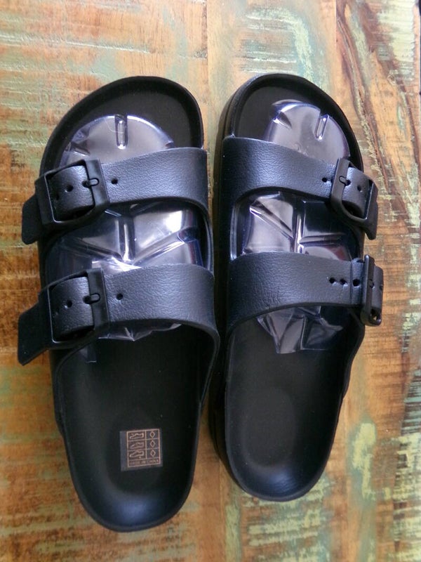 Claquettes semelles épaisses Noir Taille 38 NEUF