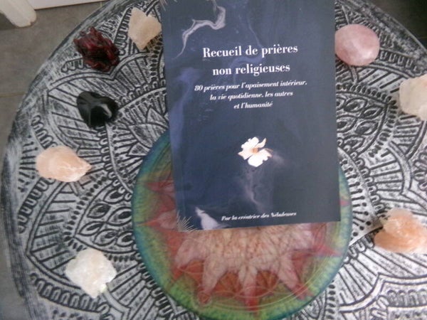 LIVRE RECUEIL DE PRIERES NON RELIGIEUSES - Créatrice Des Nébuleuses Occasion