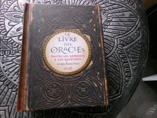 LE LIVRE DES ORACLES GEORGIA ROUTSIS SAVAS SOLAR