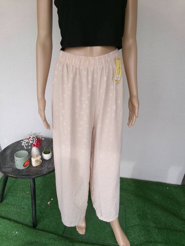 Pantalon beige à poids discrets très joli Neuf avec étiquette  Marque BELLA SIRENA Taille M/L