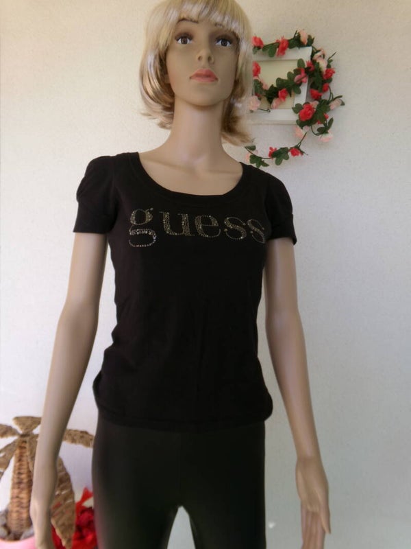 Tee Shirt GUESS noir élégant à petites manches près du corps noir MARQUE GUESS TAILLE S
