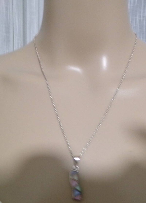 PENDENTIF ECLATS PASTELS avec poinçon 20MM CHAINE 50 CM PLAQUE