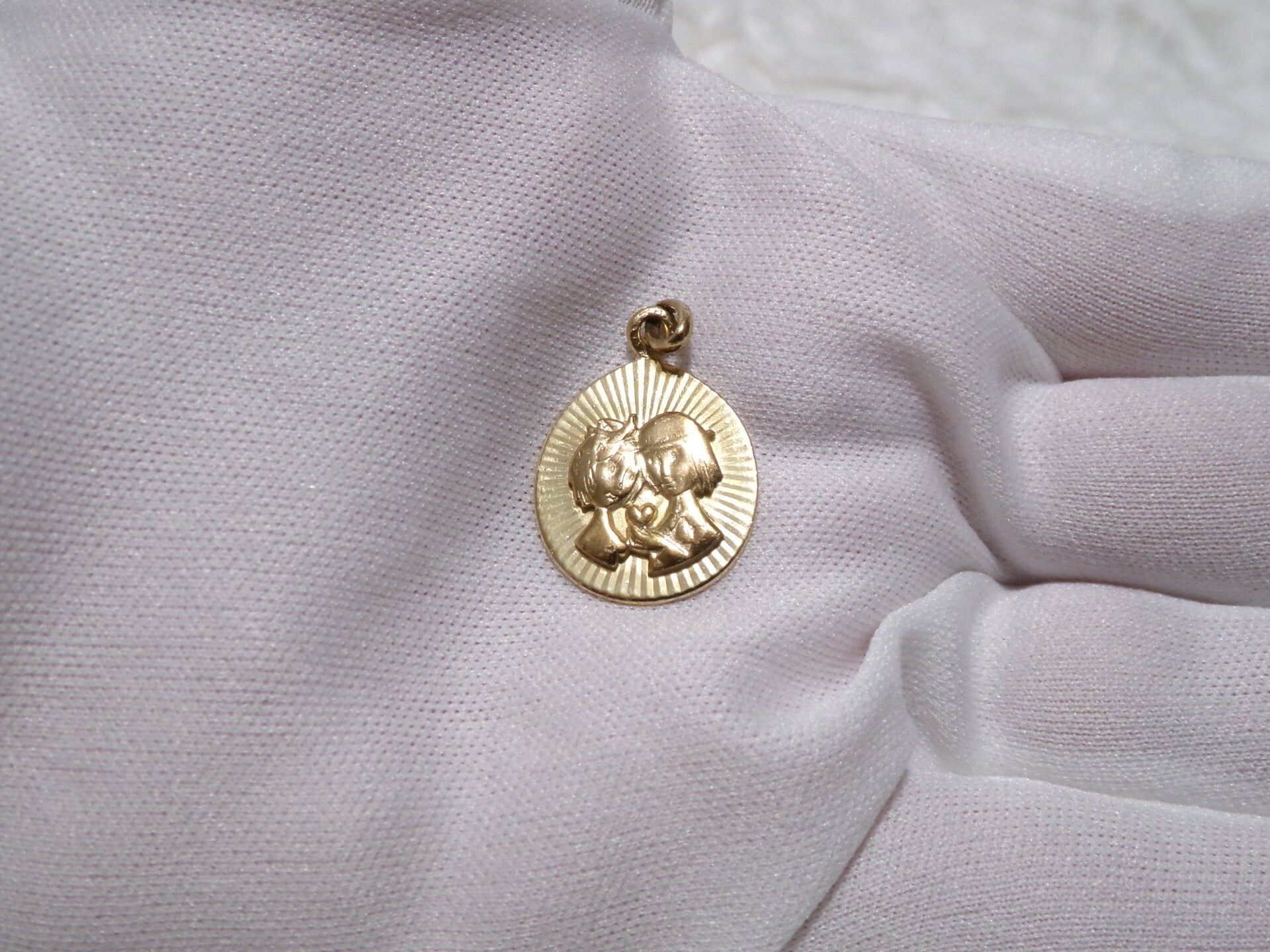 MEDAILLE ANCIENNE RARE POUR AMATEUR DE BIJOUX PRECIEUX D'ANTAN 16MM EN OR VERITABLE PIECE UNIQUE LES AMOUREUX DE PEYNET