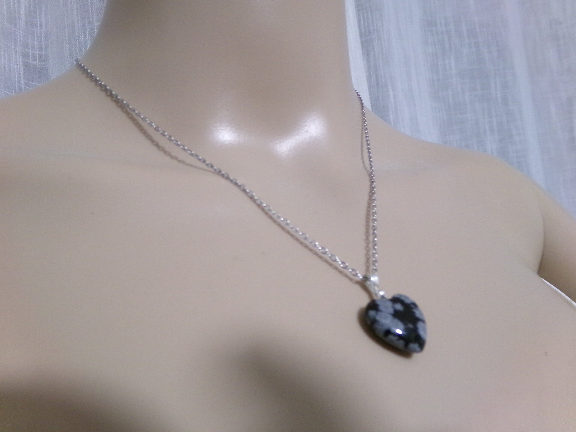 Pendentif en Coeur en OBSIDIENNE MOUCHETEE 10mm HOMME FEMME CORDON CUIR NOIR OU CHAINE AU CHOIX