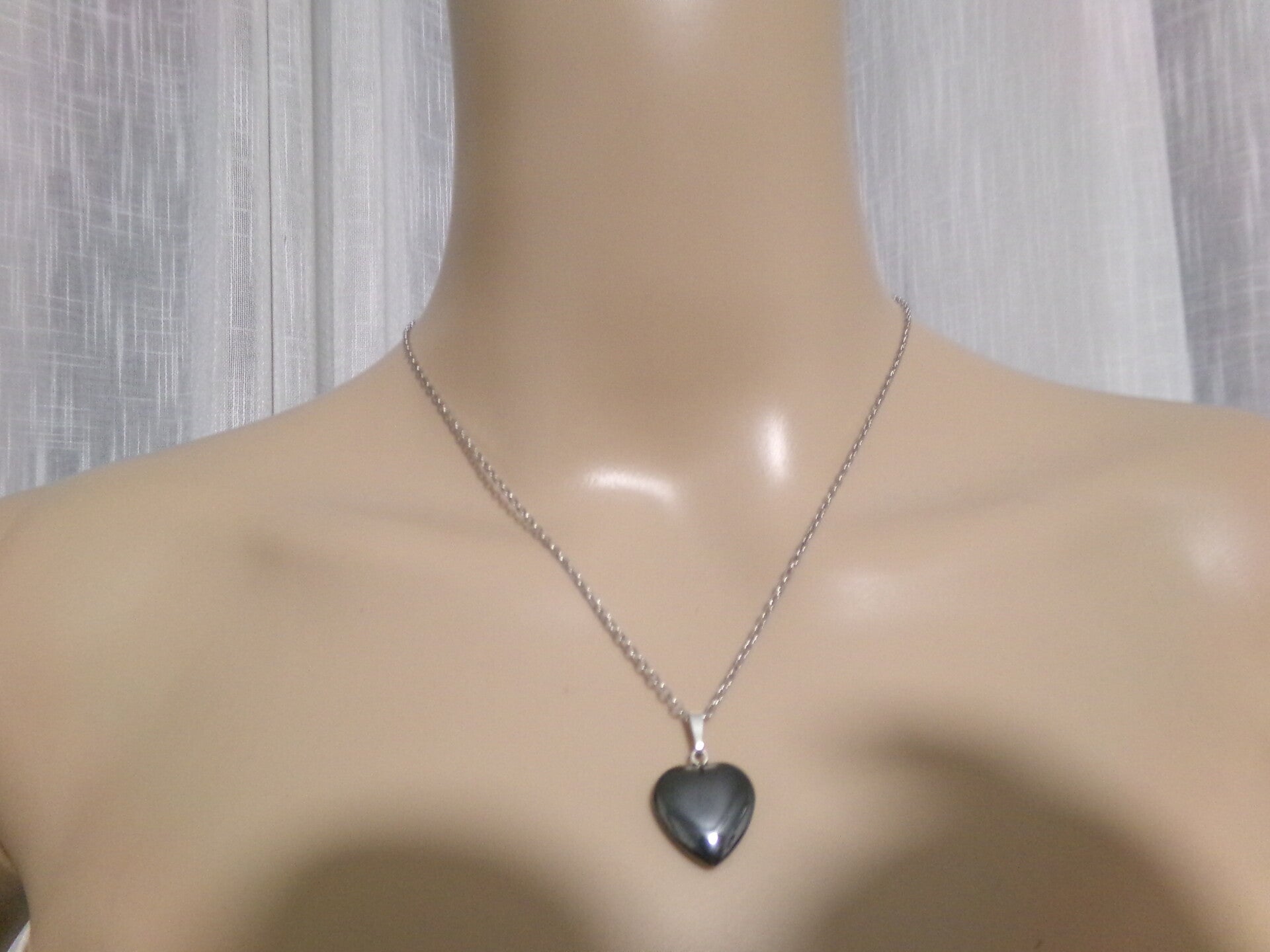 Pendentif en Coeur HEMATITE 10MM HOMME FEMME CORDON CUIR NOIR OU CHAINE AU CHOIX