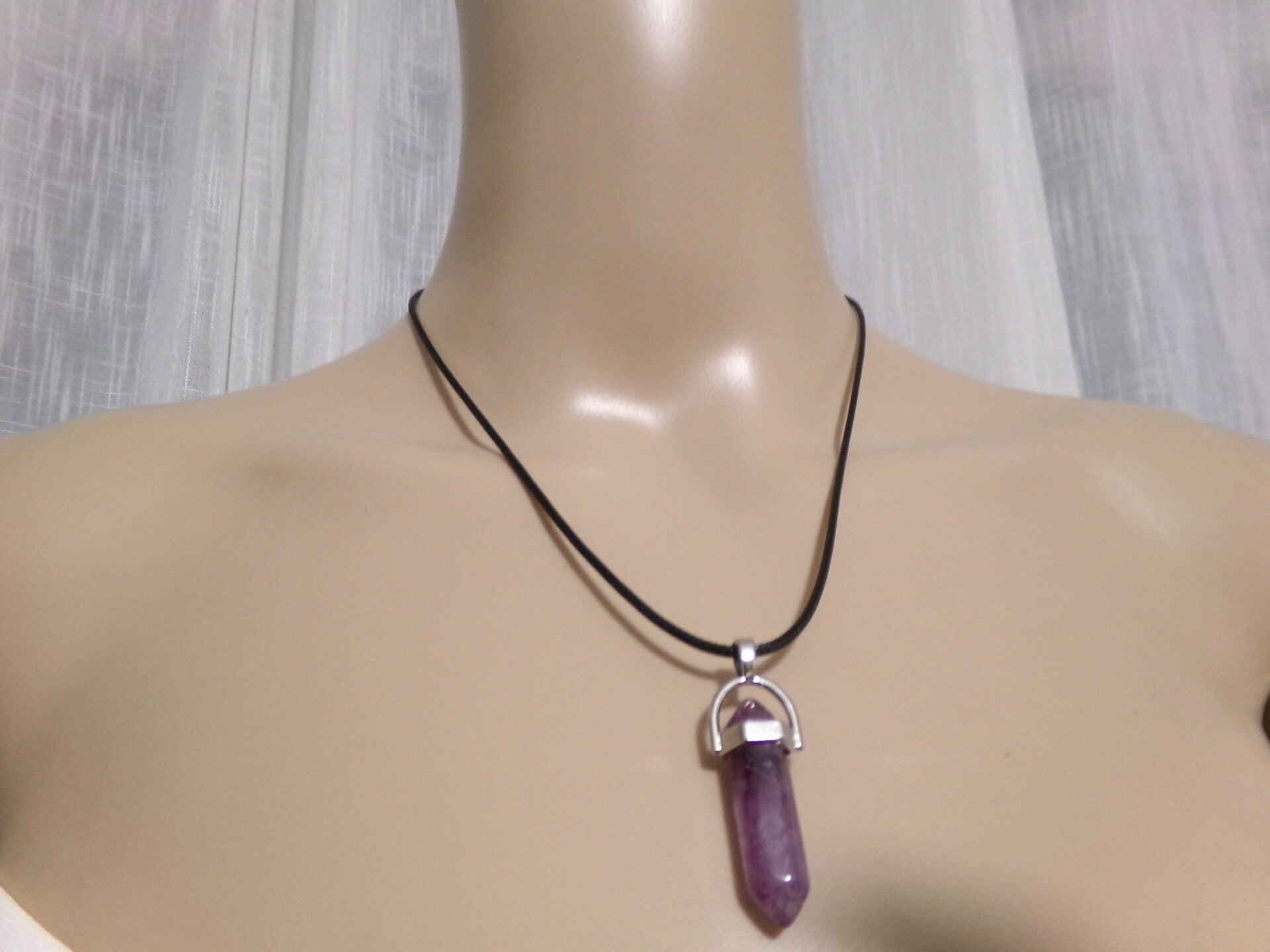 PENDENTIF POINTE 30MM (POINTE) FLUORITE VIOLET HOMME FEMME CORDON CUIR NOIR OU CHAINE AU CHOIX