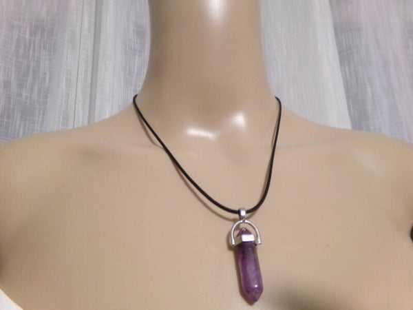 PENDENTIF POINTE 30MM (POINTE) FLUORITE VIOLET HOMME FEMME CORDON CUIR NOIR OU CHAINE AU CHOIX
