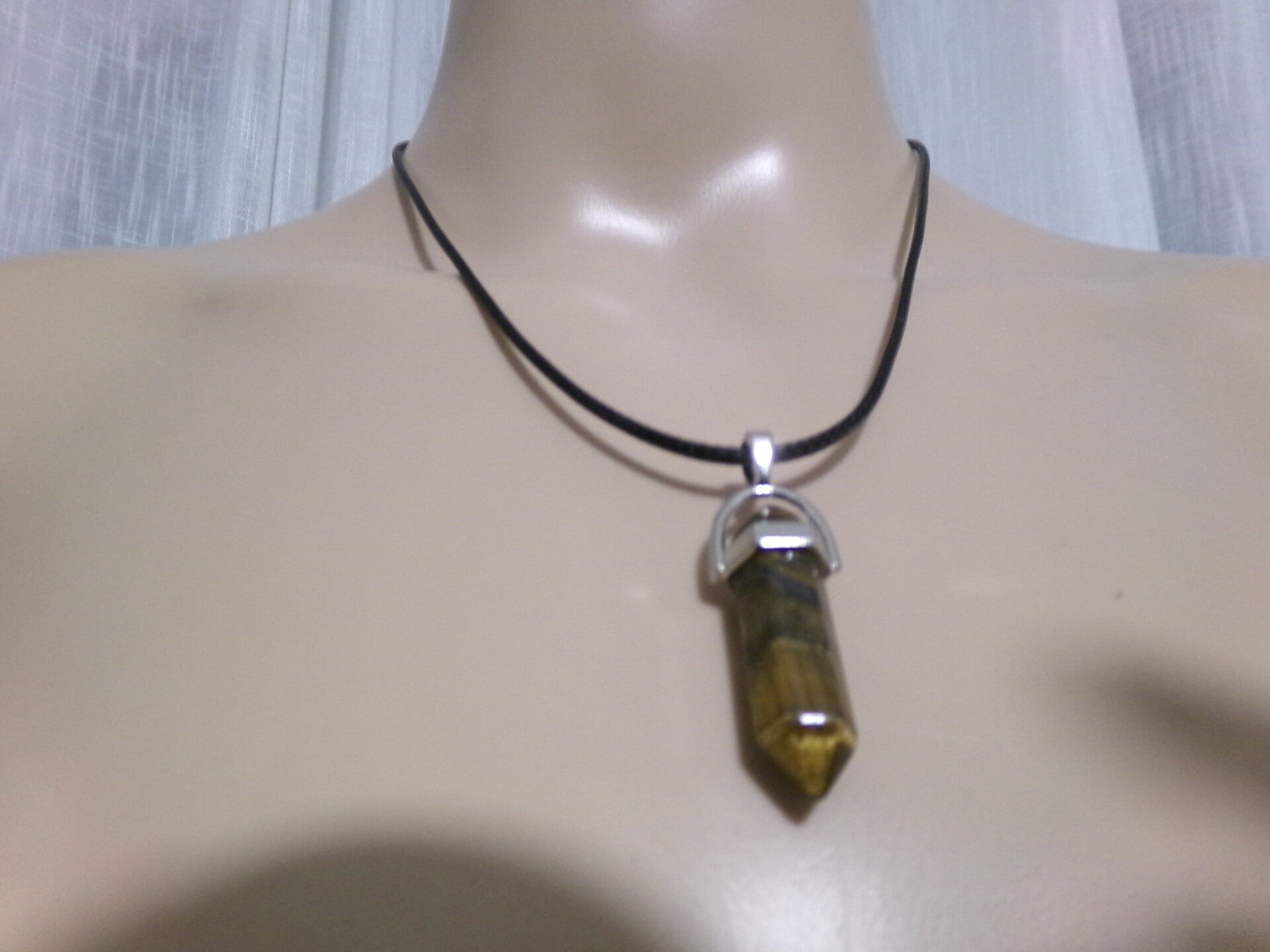 PENDENTIF POINTE 30 MM (POINTE) OEIL DU TIGRE HOMME FEMME CORDON CUIR NOIR OU CHAINE AU CHOIX