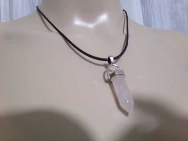 PENDENTIF POINTE 30MM (POINTE) QUARTZ ROSE HOMME FEMME CORDON CUIR NOIR OU CHAINE AU CHOIX