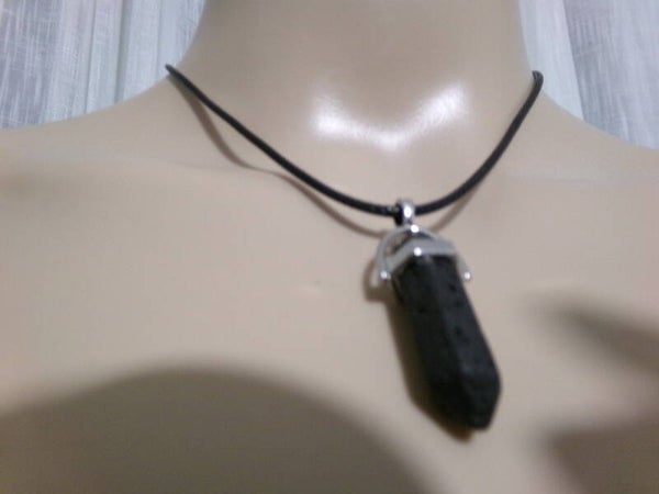 PENDENTIF POINTE 30MM (POINTE) EN PIERRE DE LAVE HOMME FEMME CORDON CUIR NOIR OU CHAINE AU CHOIX