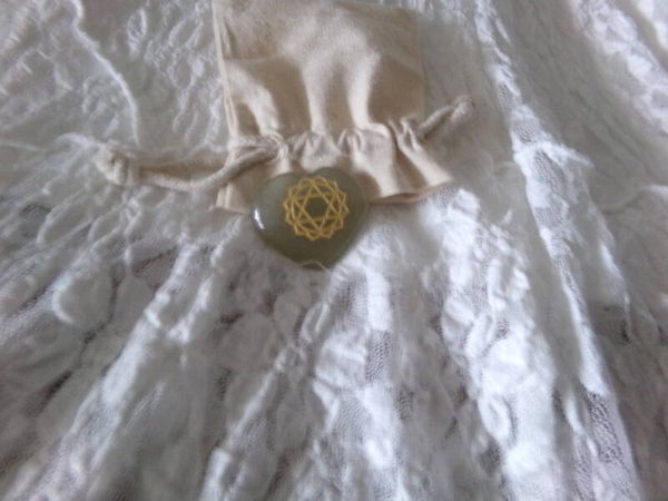 AMULETTE COEUR 4IEME CHAKRA DU COEUR AVENTURINE VERTE 4cmx3cm