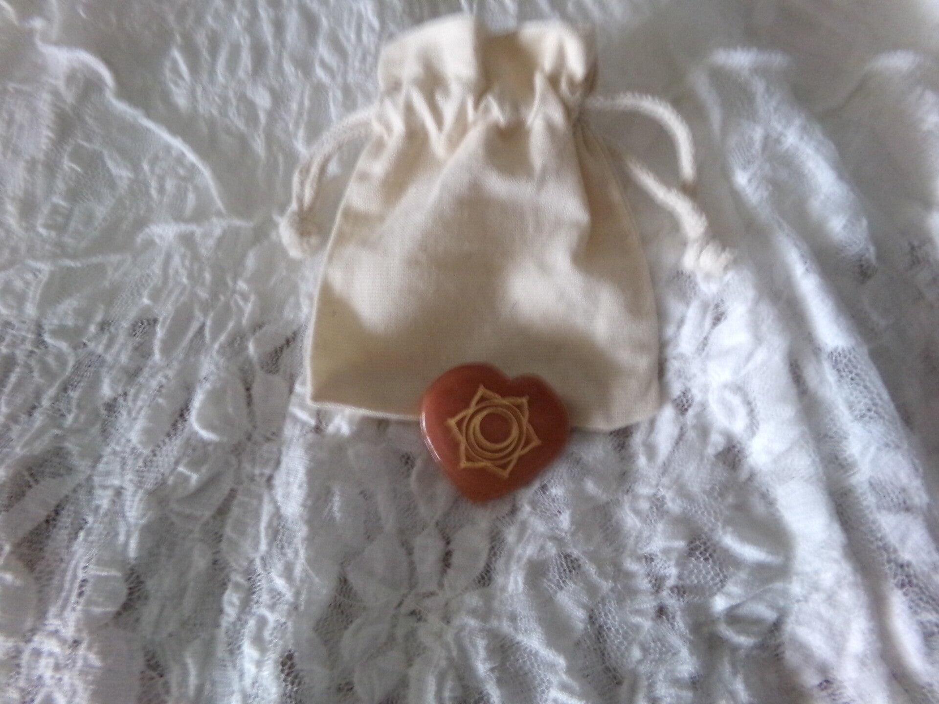 AMULETTE COEUR CORNALINE 2IEME CHAKRA SACRE 4cmx3cm