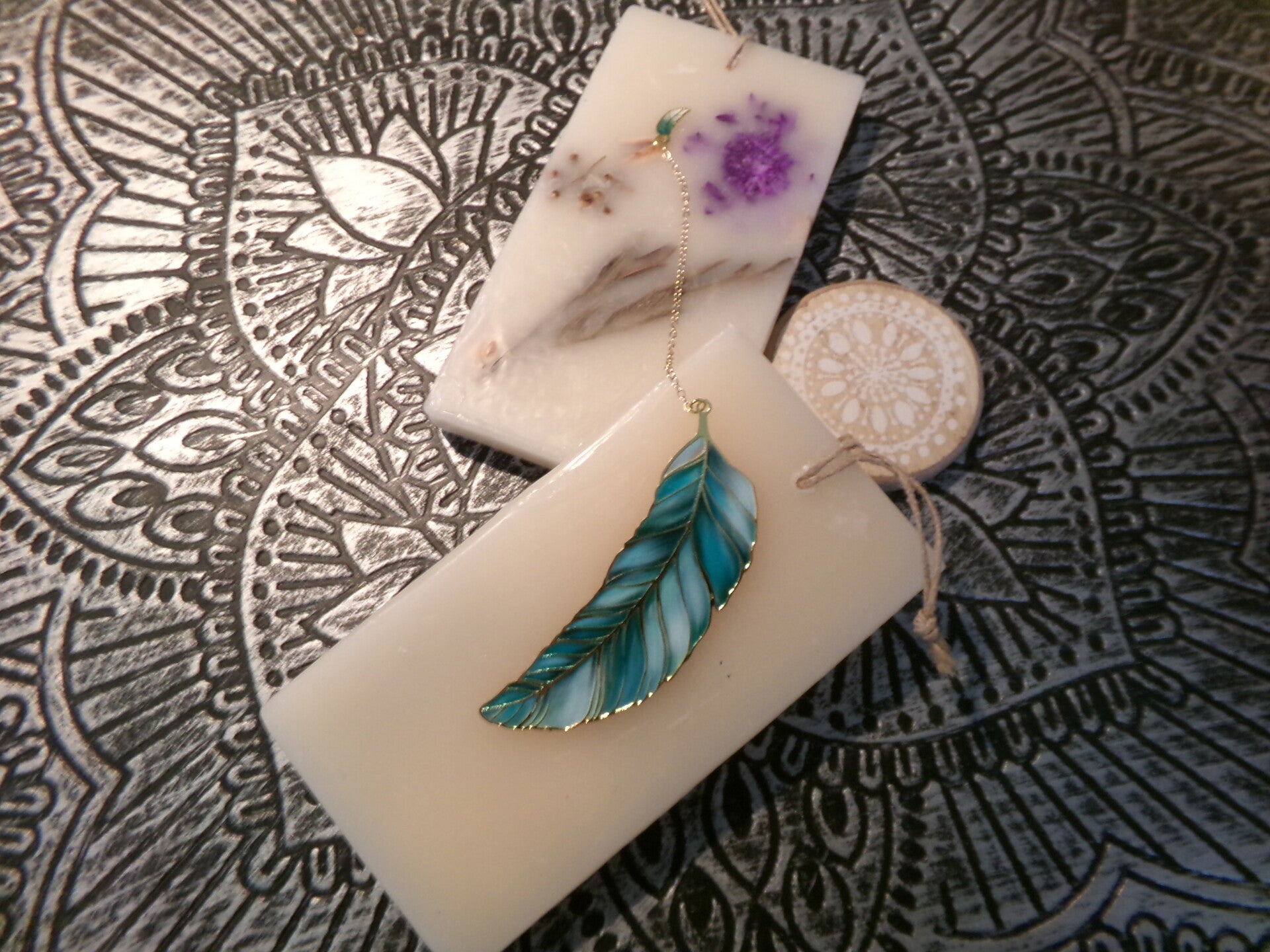 MARQUE PAGE Métal PLUME FINITION OR COULEUR VERT TURQUOISE