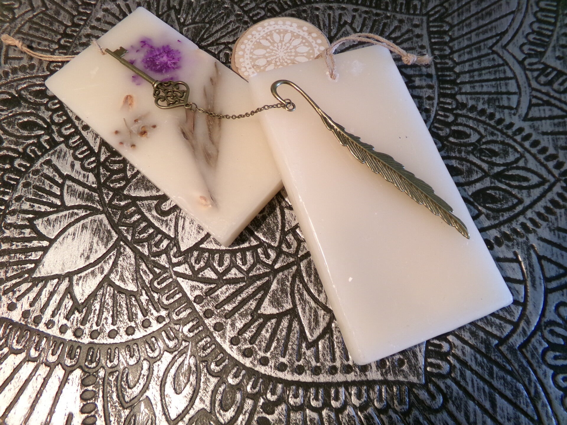 MARQUE PAGE EFFET BRONZE AVEC CLE ET FEUILLE