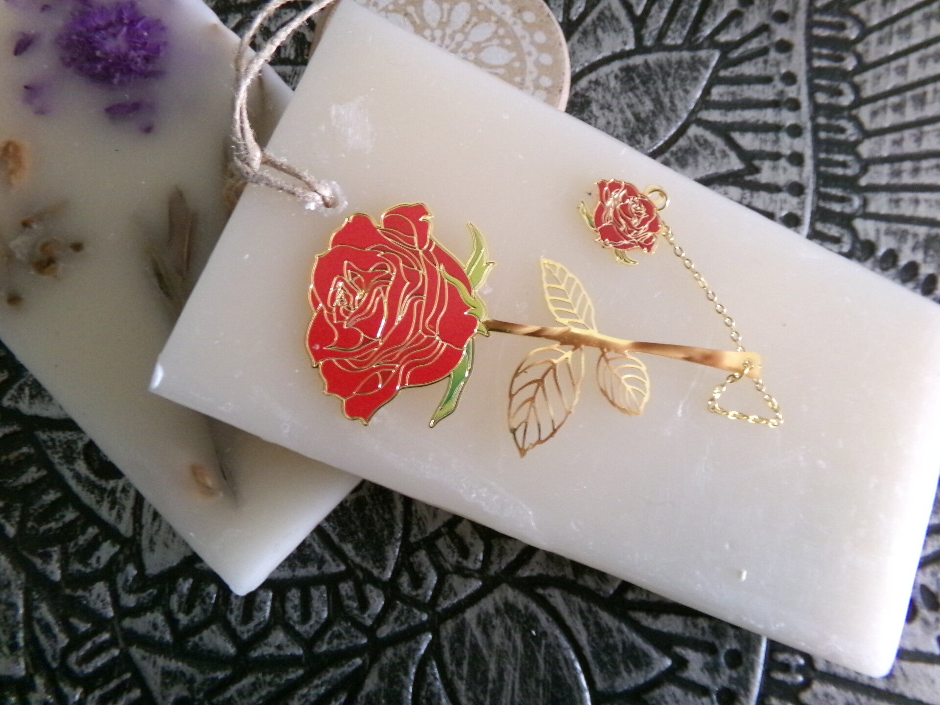 MARQUE PAGE ROSE AMOUR AMITIE COEUR ORNEMENT DORE TOUT EN FINESSE