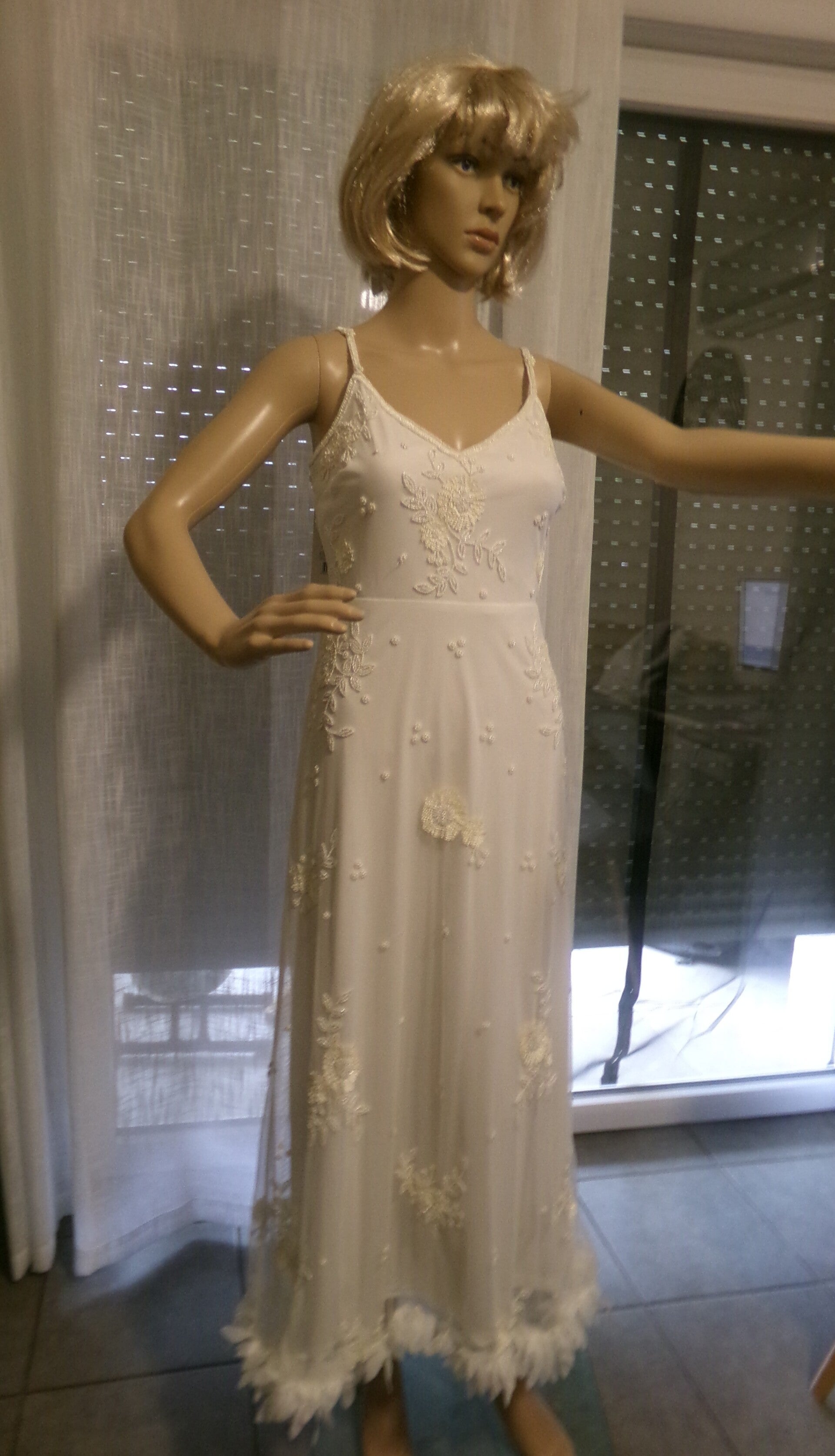 ROBE DE MARIEE NAF NAF TAILLE S En tulle  et doublée fluide ornée de perles Neuf
