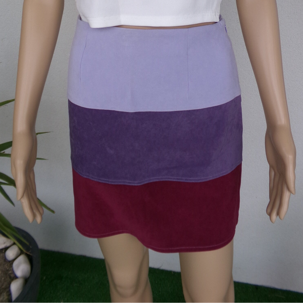 Jupe suédine coupe droite mi-courte 3 couleurs à motifs  MIM  Taille 36