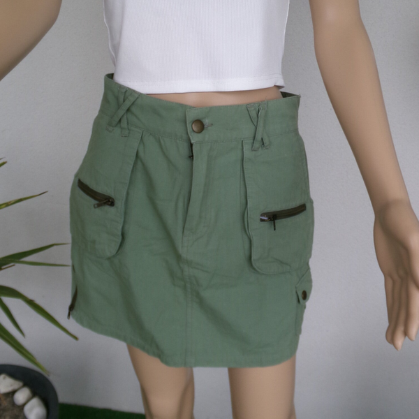 Jupe mi-courte vert kaki à passants originale Taille 36/38